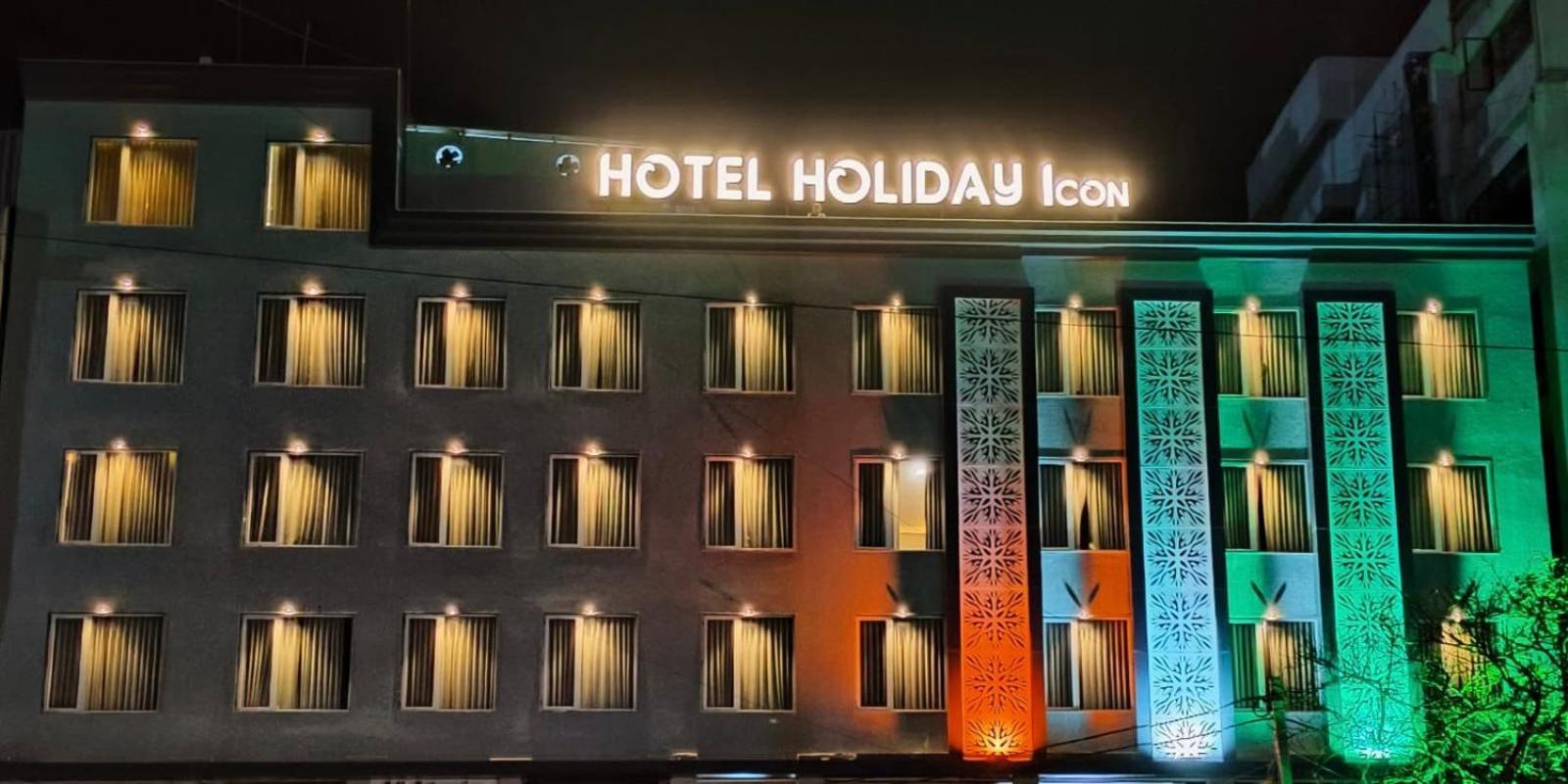 Hotel Holiday Icon Dwārka Exteriör bild